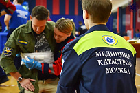 Медики Центра медицины катастроф Москвы оценили навыки участников соревнования по первой помощи