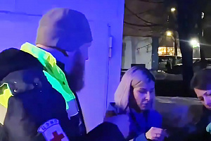 Медики оказали помощь пострадавшим на месте пожара на Алтуфьевском шоссе